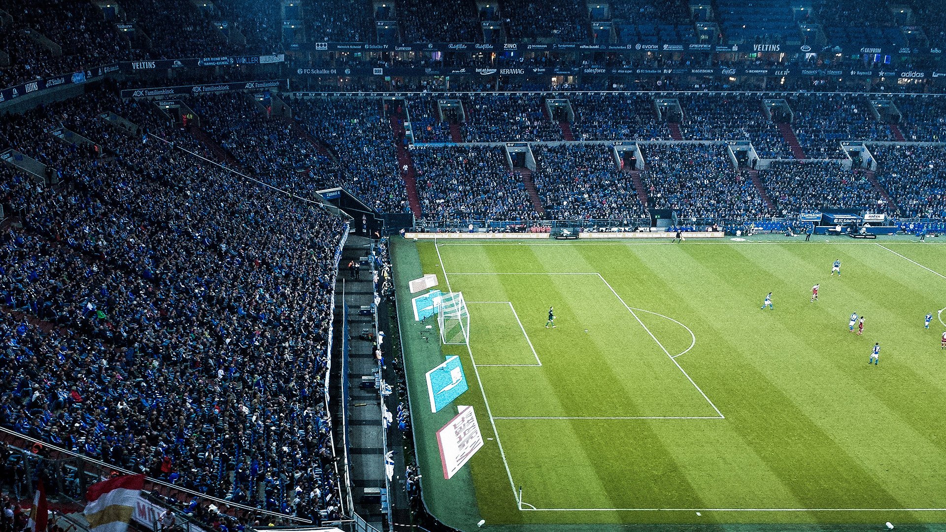 世界杯：VAR室内部运作画面被透明公开 教学片加入裁判培训教材